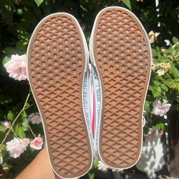 VANS Old Skool X International Stripes Womens Size 8. Where's Waldo Shoes Red - Picture 17 of 17